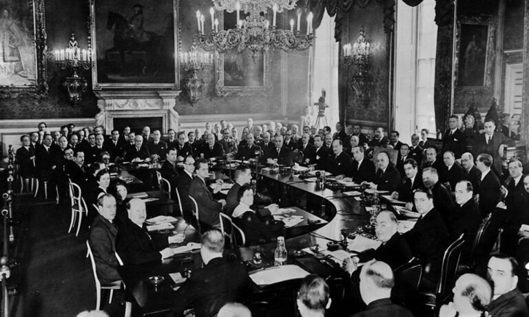 Η Κοινωνία των Εθνών ήταν ένας Διεθνής Οργανισμός που ιδρύθηκε το 1920, αμέσως μετά το τέλος του Α’ Παγκοσμίου Πολέμου.