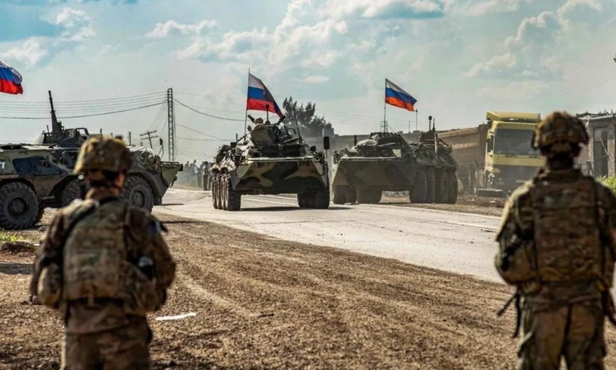 Οσμή πολέμου στη στη Συρία! Η Ρωσία έστειλε περίπου 600 αλεξιπτωτιστές, μετά τις ενισχύσεις των Τούρκων σε σημεία επαφής.