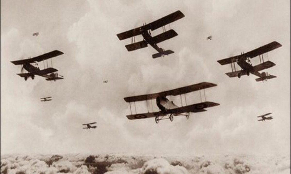 Στον Α' Παγκόσμιο Πόλεμο χρησιμοποιήθηκαν τα αεροπλάνα για πρώτη φορά τόσο εκτεταμένα και ιστορικά είχε μεγάλη σημασία αυτή η λεπτομέρεια.