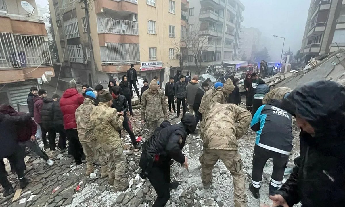 Τούρκος Ναύαρχος απολογείται για την εξαφάνιση του τουρκικού Στρατού στον σεισμό - Αφαντοι 24 ώρες γιατί φοβούνταν επίθεση;