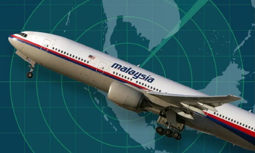 Στην πτήση MH370 επέβαιναν 239 άτομα. Το Boeing δεν ήταν πλέον ορατό στα ραντάρ περίπου 40 λεπτά μετά την αναχώρησή του από το αεροδρόμιο. Τότε ήταν στη Θάλασσα της Νότιας Κίνας.
