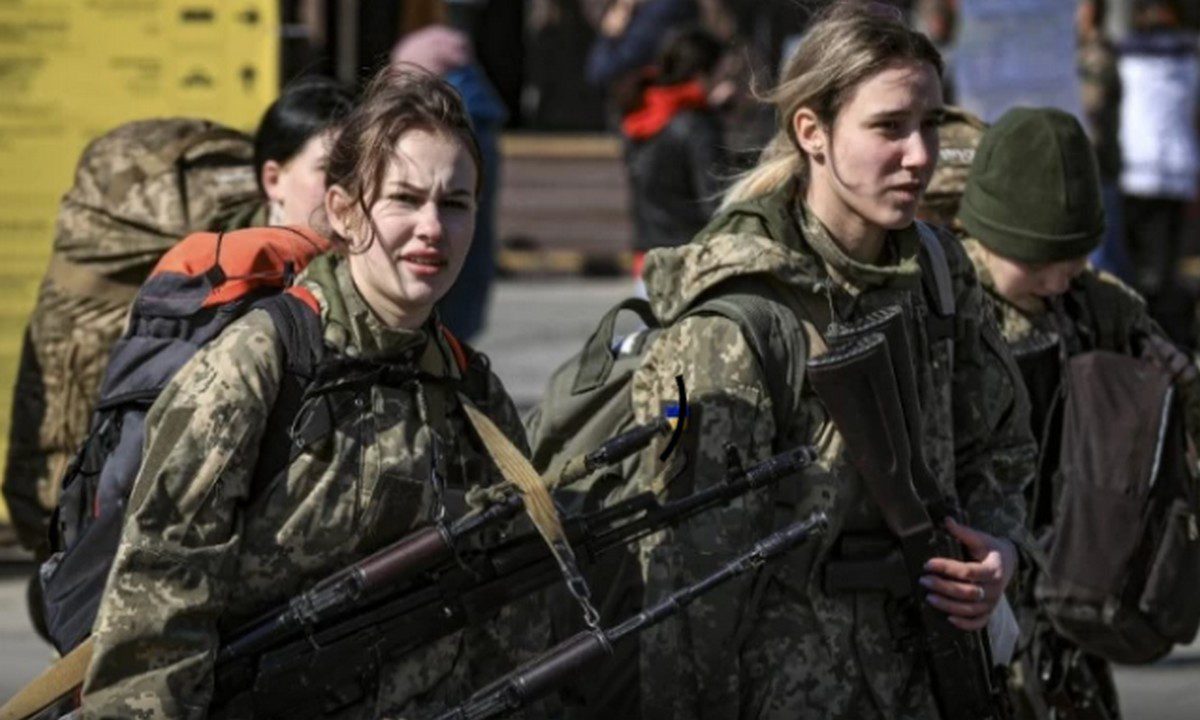 Teronlyfans: Επιβραβεύει όσους κάνουν δωρεές στις ουκρανικές ένοπλες δυνάμεις με προκλητικές φωτογραφίες