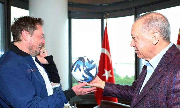 Τουρκία: Γιατί χρειάζεται δορυφόρους για τα Bayraktar και το κόλπο με τον Έλον Μασκ που θέλει να κάνει ο Ερντογάν