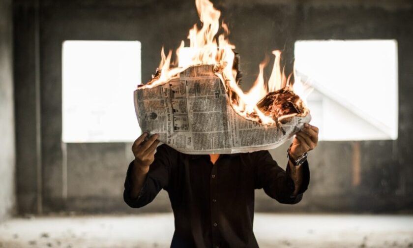 Γυναίκα 35 ετών συνελήφθη στα Ιωάννινα για διασπορά fake news. Μίλαγε σε βίντεο για εκατόμβη νεκρών στον Βλοχό Καρδίτσας