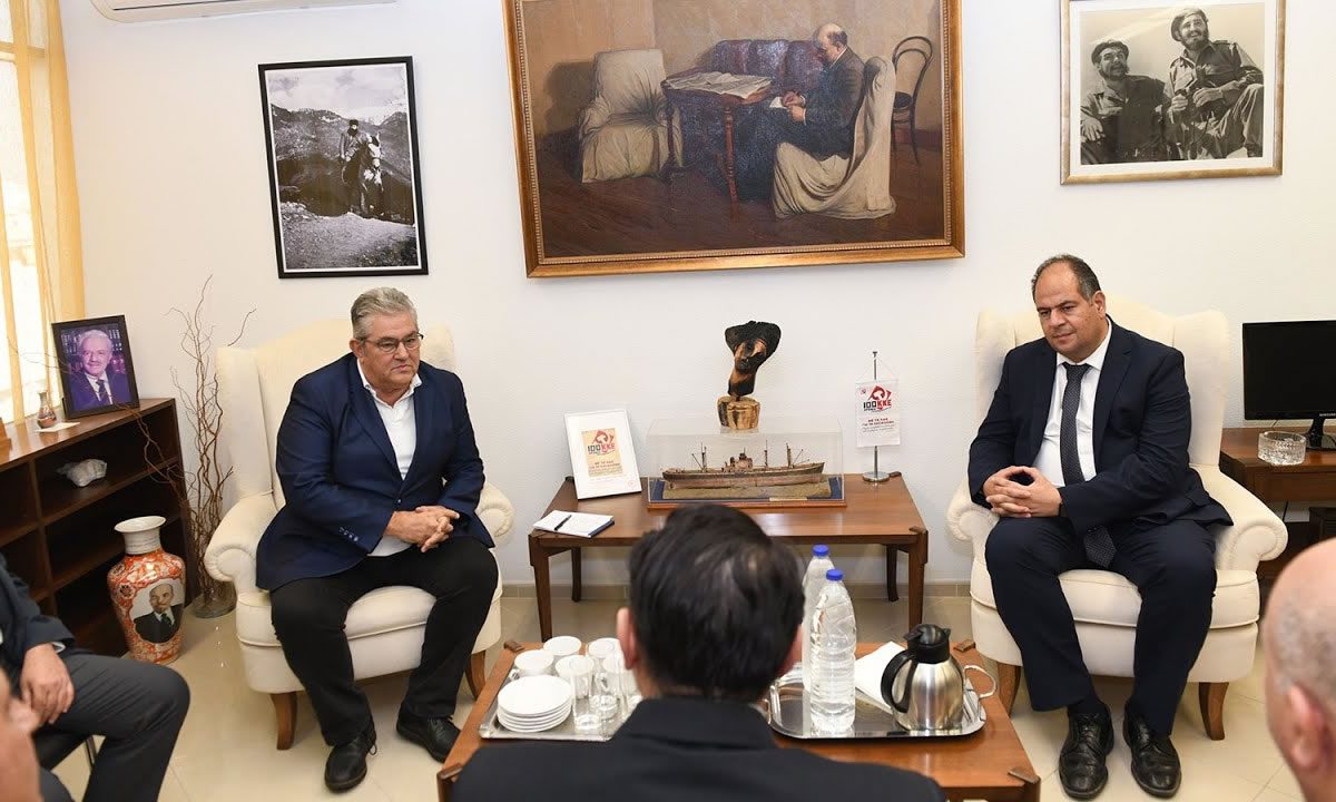 Συνάντηση του Δημήτρη Κουτσούμπα με τον πρέσβη της Παλαιστίνης Yussef Dorkhom