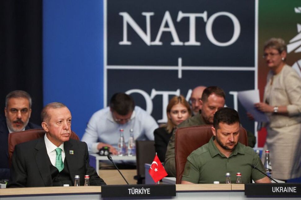 Ο Τούρκος Πρόεδρος Ταγίπ Ερντογάν και ο Πρόεδρος της Ουκρανίας Volodymyr Zelenskiy παρευρίσκονται στη σύνοδο κορυφής των ηγετών του ΝΑΤΟ στο Βίλνιους της Λιθουανίας, 12 Ιουλίου 2023. REUTERS/Kacper Pempel • REUTERS