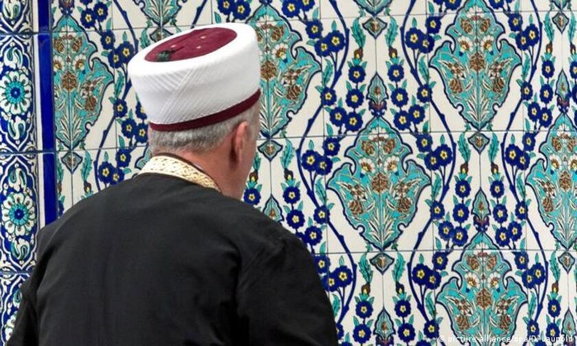Η Γαλλία δεν θα δέχεται πλέον ιμάμηδες από την Τουρκία