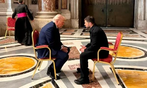 Ο Πρόεδρος Ντόναλντ Τραμπ κι ο Πρόεδρος Ζελένσκι στο Βατικανό (φωτό αρχείου)