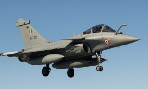 Reuters: Αμερικανοί επιβεβαιώνουν – Πακιστανικά J-10 κατέρριψαν ινδικά Rafale