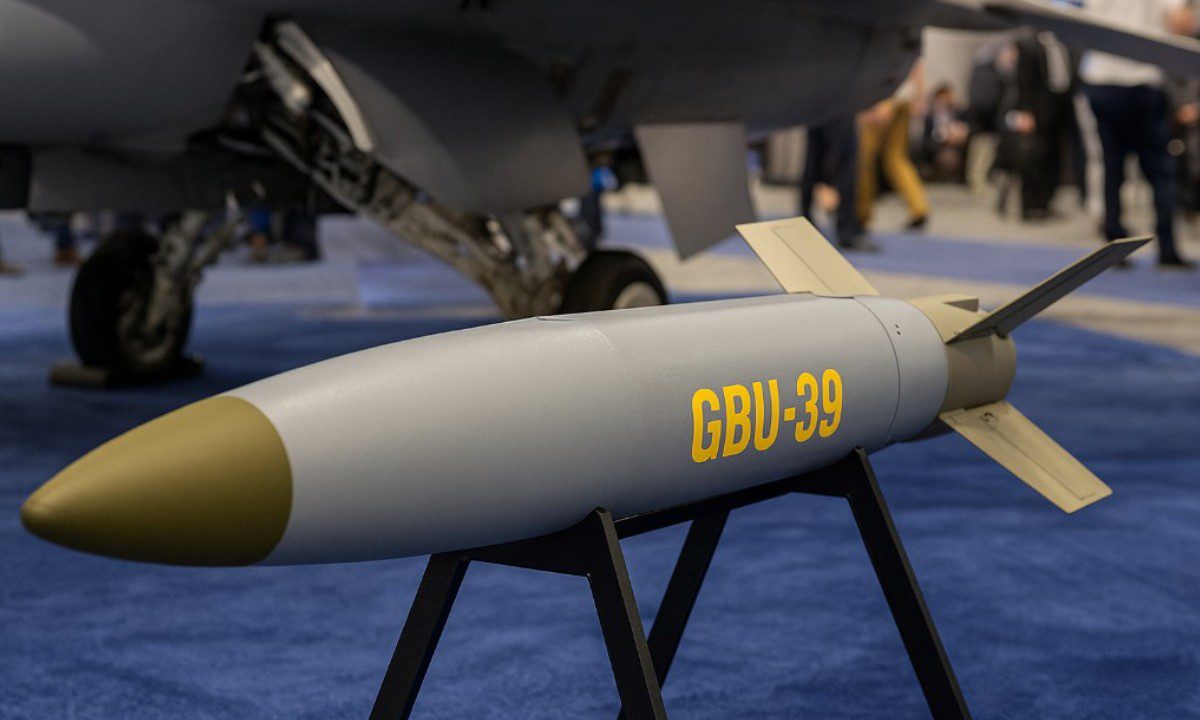 Η Πολωνία εξοπλίζεται με 1.400 έξυπνες βόμβες GBU-39 από τις ΗΠΑ
