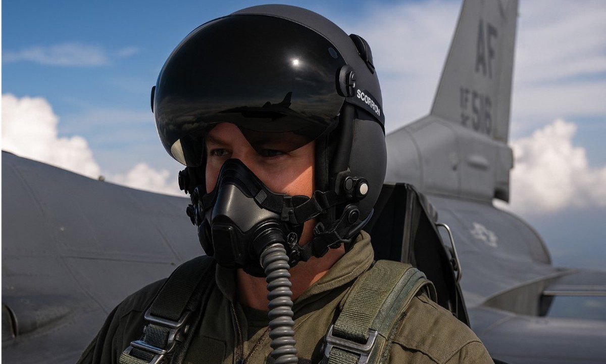 Η Thales εξοπλίζει τα F-16 των ΗΠΑ με κράνη Scorpion. Νέα σύμβαση για κράνη στόχευσης με λέιζερ και υπέρυθρη απεικόνιση σε Block 40-52.