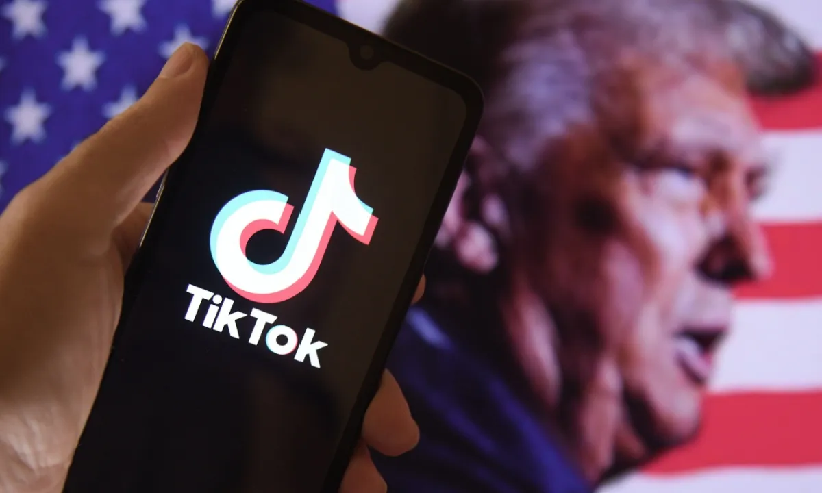Ο Τραμπ υπογράφει νέα παράταση 90 ημερών για το TikTok
