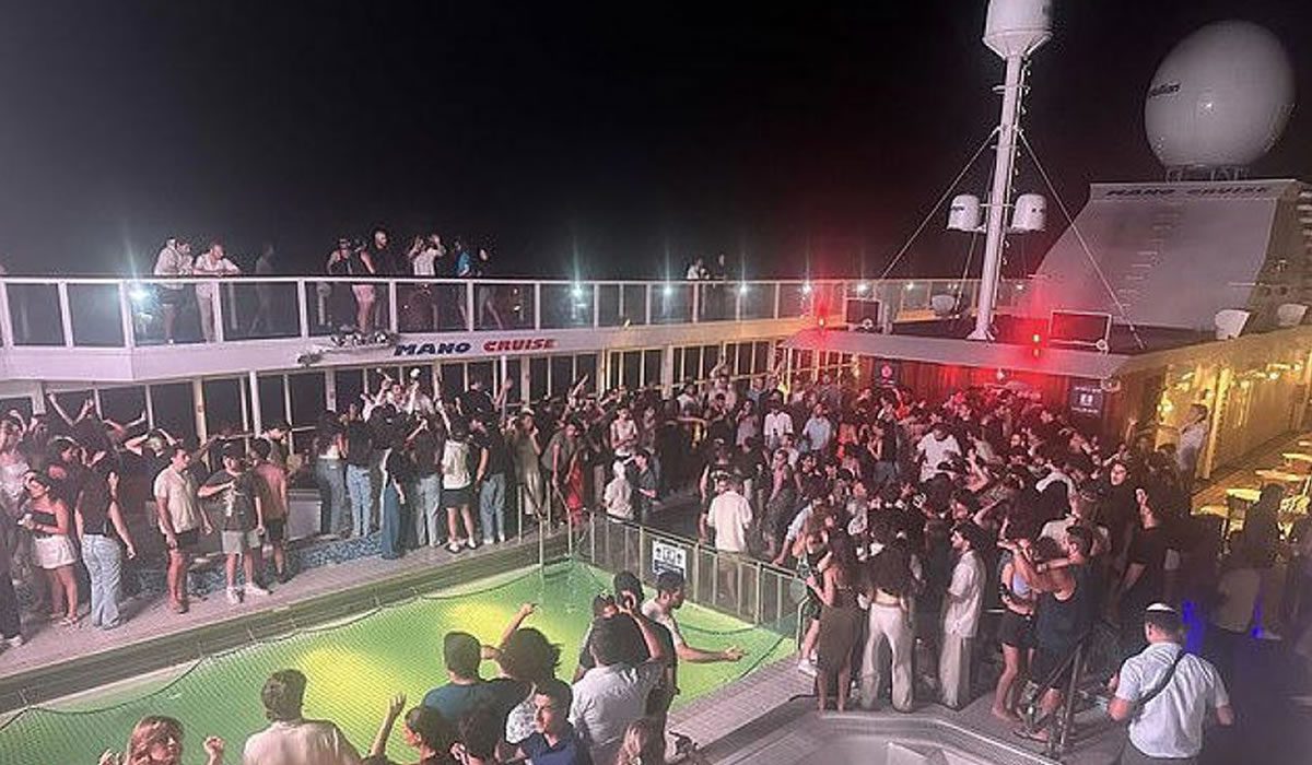Επιστράτευση του Πλοίου Crown Iris για τη Μεταφορά Πολιτών