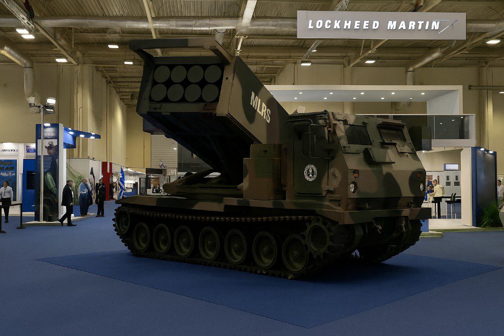 Το MLRS M270A2 της Lockheed Martin και αποτελεί μια σύγχρονη λύση για ισχυρό πλήγμα από απόσταση. Τι σημαίνει για την Ελλάδα