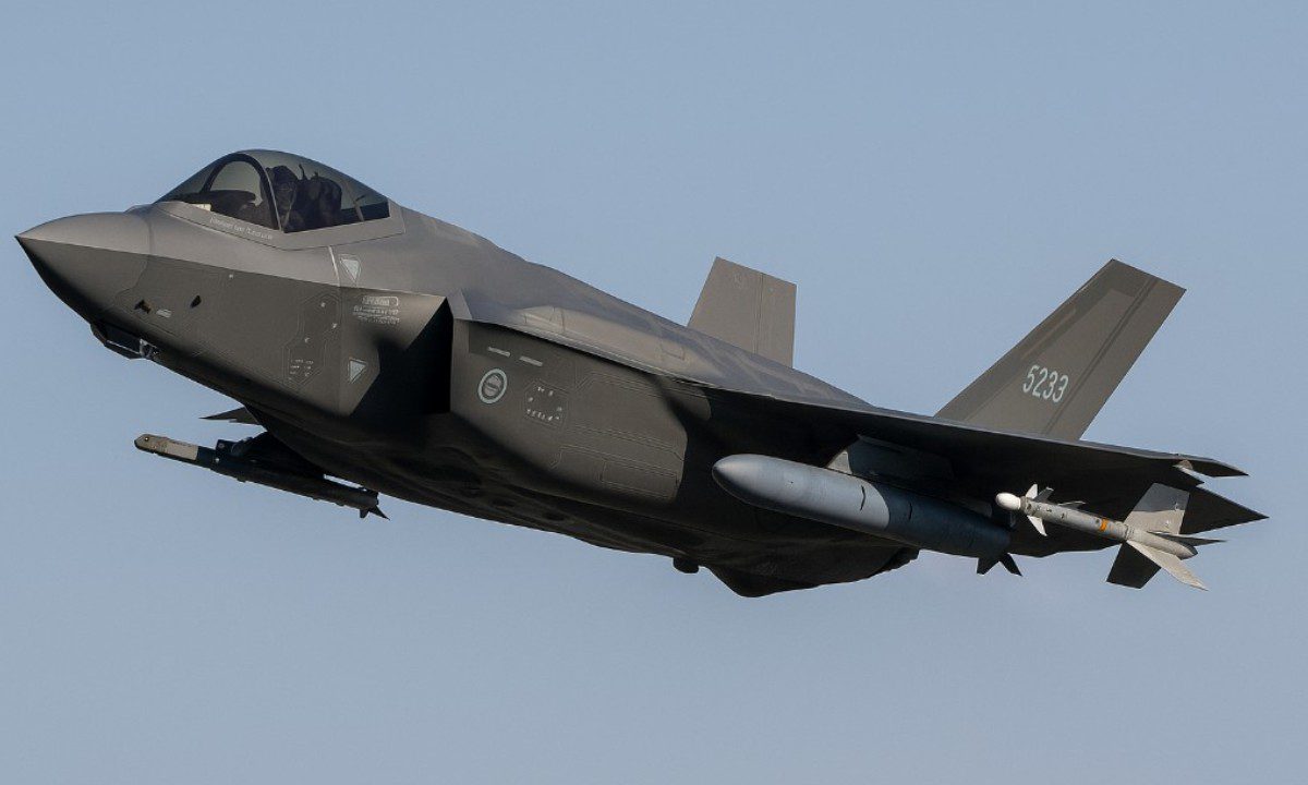 Οι ΗΠΑ ενέκριναν την πώληση 300 AIM-9X Block.2 στη Νορβηγία για τα F-35, ενισχύοντας τον ρόλο της στον αεροπορικό έλεγχο του Βορρά.