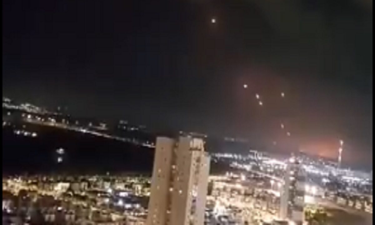 Κατάρρευση της “Ασπίδας”: Το Iron Dome δεν άντεξε – Βροχή πυραύλων στο Τελ Αβίβ