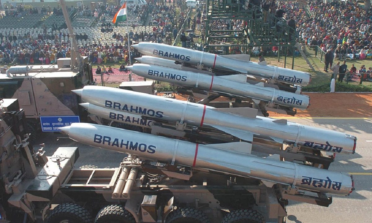 BrahMos: Πουλάνε σαν τρελοί οι υπερπύραυλοι της Ινδίας - Μήπως ήρθε η ώρα να τους πάρει και η Ελλάδα;