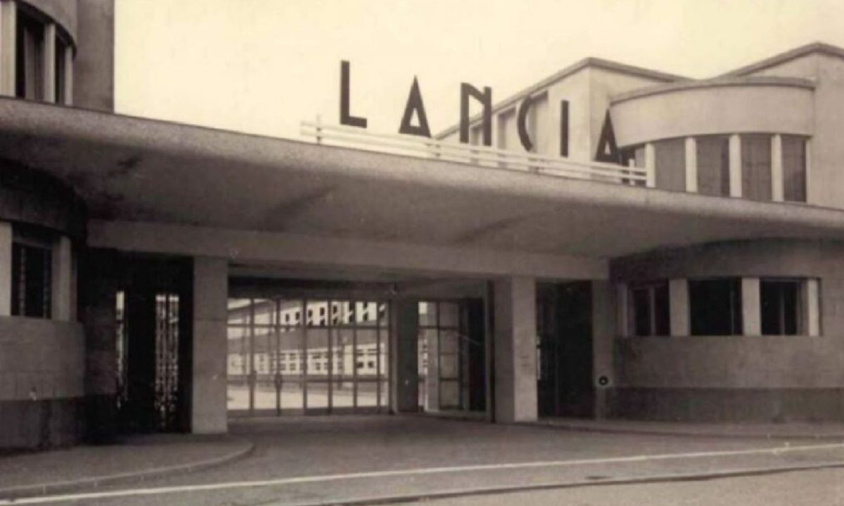 Θυμάστε τα θρυλικά LANCIA; Ξέρατε ότι θα μπορούσανε να οδηγείτε πολεμική μηχανή;