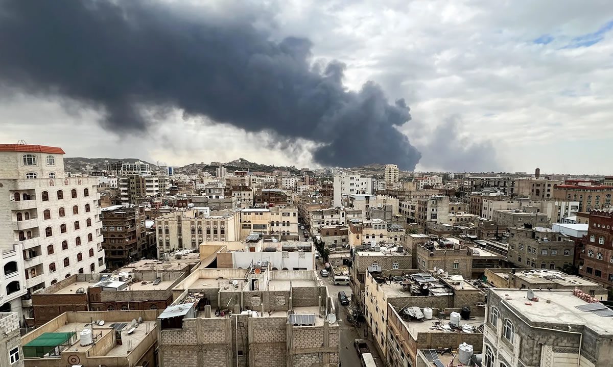 Iσραηλινές επιθέσεις στη Σαναά μετά την επίθεση των Χούθι (φωτό αρχείου 26/5/2025)