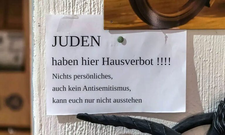 Σάλος στη Γερμανία: Κατάστημα στο Flensburg κατηγορείται για αντισημιτισμό μετά από προκλητική πινακίδα