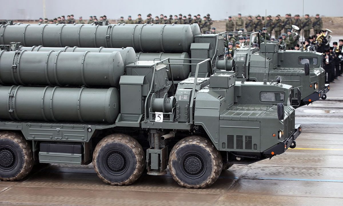 5P85SM2-01 launchers from the S-400 Triumph at the Russian parade. Russia. Photo credits: Russian media