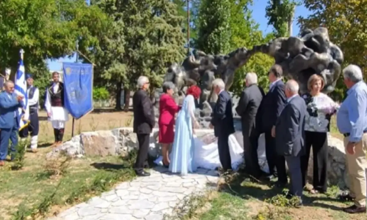 Πείραξε τους Τούρκους το μνημείο για τη Μικρασιατική Καταστροφή στην Πτολεμαΐδα – Μιλούν για «σύνδρομο της Σμύρνης»
