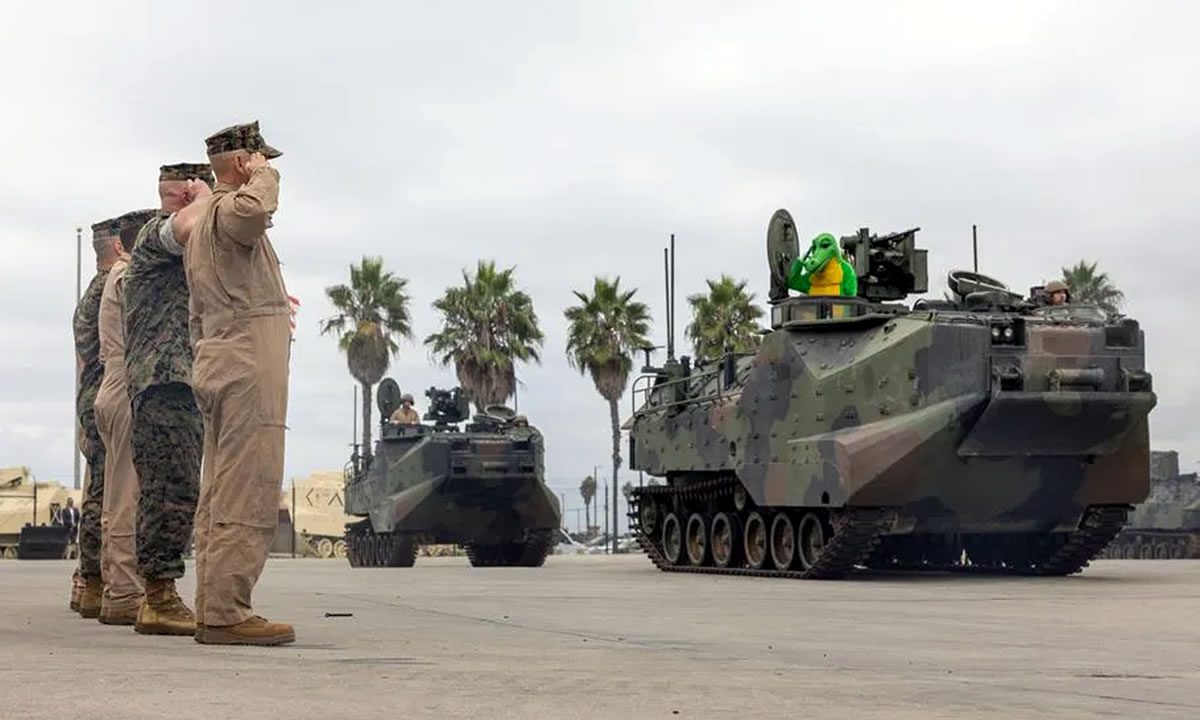 Τελετή αποχαιρετισμού για το AAV-7 στο στρατόπεδο βάσης του Σώματος Πεζοναυτών Πέντλετον, Καλιφόρνια, 26 Σεπτεμβρίου 2025. Φωτογραφία: Ricardo DelCastillo/US Marine Corps