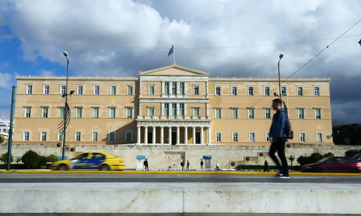 ΥΠΕΘΑ: Δεν θα επιτρέψουμε την υποβάθμιση του Μνημείου του Άγνωστου Στρατιώτη