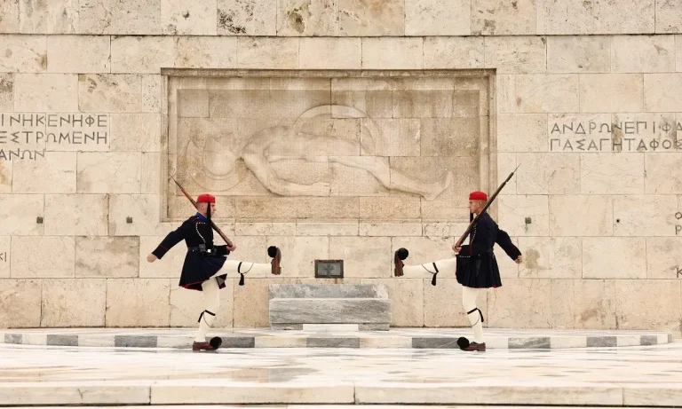 Η νέα τροπολογία για την προστασία του Μνημείου του Άγνωστου Στρατιώτη