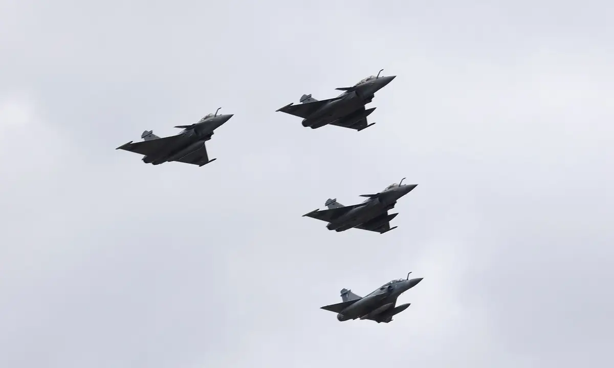 Το 300ο Rafale δείχνει τη δύναμη της Γαλλίας στους αιθέρες