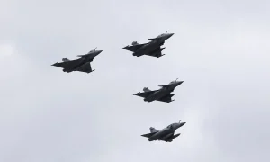 Μάχη εξουσίας στη Γαλλία για τα Rafale - Θα αγοραστούν 61 νέα μαχητικά ή όχι;