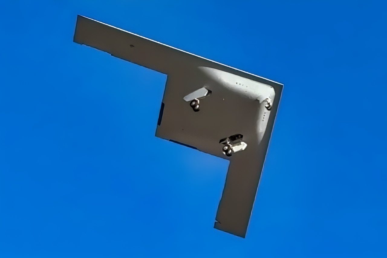 Νέα πτήση δεύτερου βομβαρδιστικού B-21 Raider. Εικόνα X Στιγμιότυπο οθόνης από βίντεο που δημοσιεύτηκε