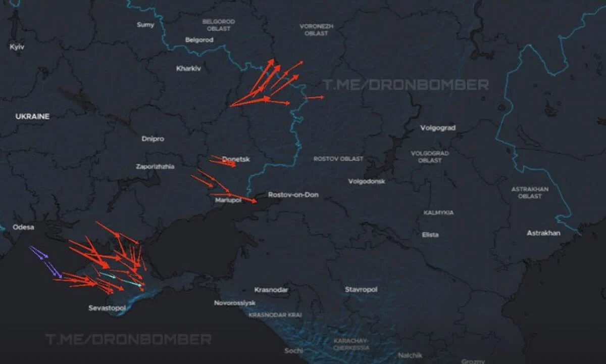 Οι κατευθύνσεις πτήσης των ουκρανικών αεροπορικών μέσων εναντίον ρωσικών στόχων στις 9-10 Νοεμβρίου 2025. Φωτογραφία: @DrnBmbr