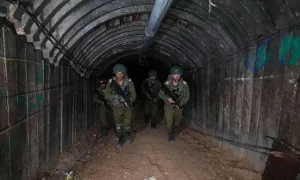 Ισραηλινοί στρατιώτες επιθεωρούν σήραγγα στη Γάζα - Αρχείο