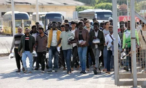 Πάνω από 1.000 παράνομοι μετανάστες στη δομή της Αγιάς στην Κρήτη, καθώς συνεχίζονται οι καταβάσεις σκαφών - Protothema