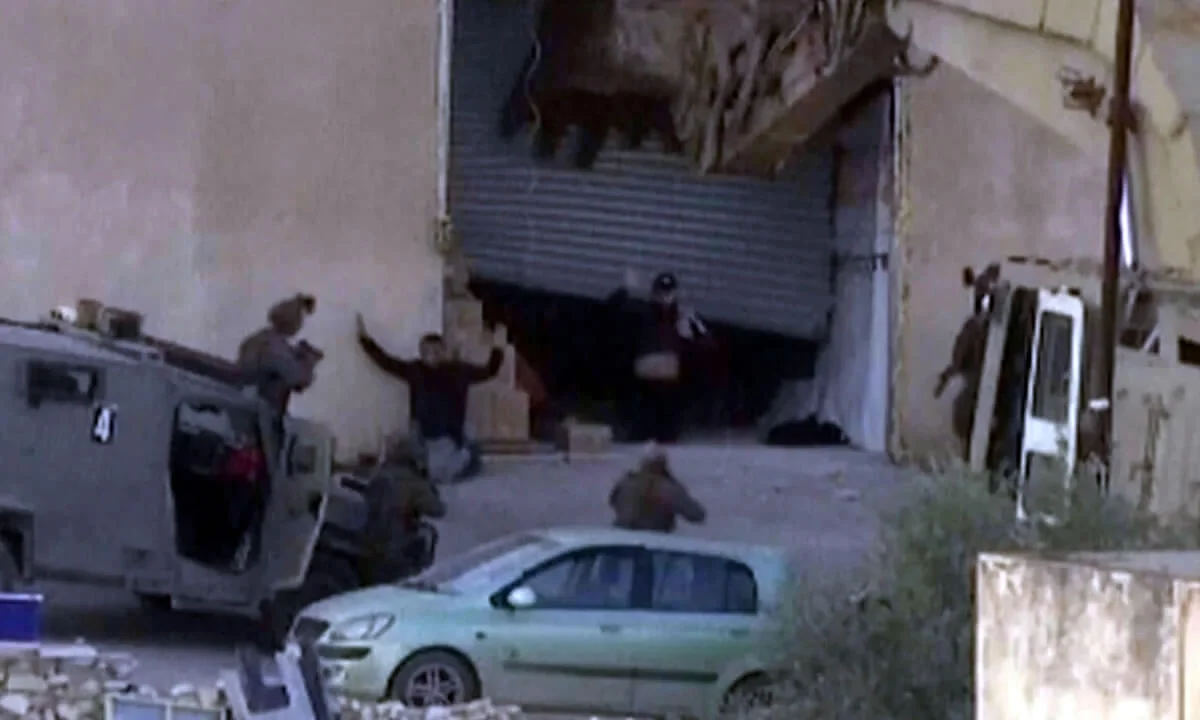 Ο Ισραηλινός Στρατός αναφέρει ότι διερευνάται ένα περιστατικό της 27ης Νοεμβρίου 2025, κατά το οποίο δύο Παλαιστίνιοι άνδρες σκοτώθηκαν κατά τη διάρκεια επιχείρησης στην Τζενίν, στην κατεχόμενη Δυτική Όχθη. (AP)