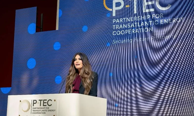 Κίμπερλι Γκίλφοϊλ: «Νέα εποχή» στις σχέσεις ΗΠΑ-Ελλάδας – Στο επίκεντρο επενδύσεις, ενέργεια και το μήνυμα Τραμπ