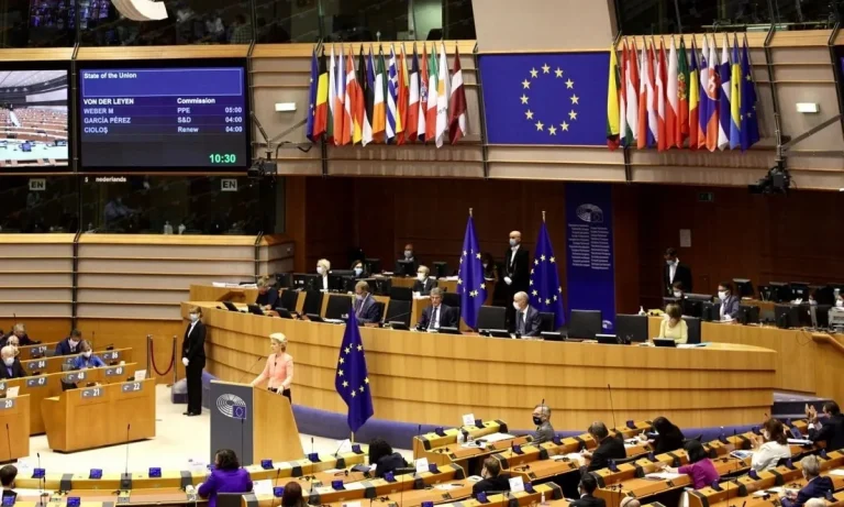 «Ασπίδα Δημοκρατίας»: Ασθενής η πρόταση της Κομισιόν για τις ξένες παρεμβάσεις – Κριτική για υποχωρήσεις στις ΗΠΑ