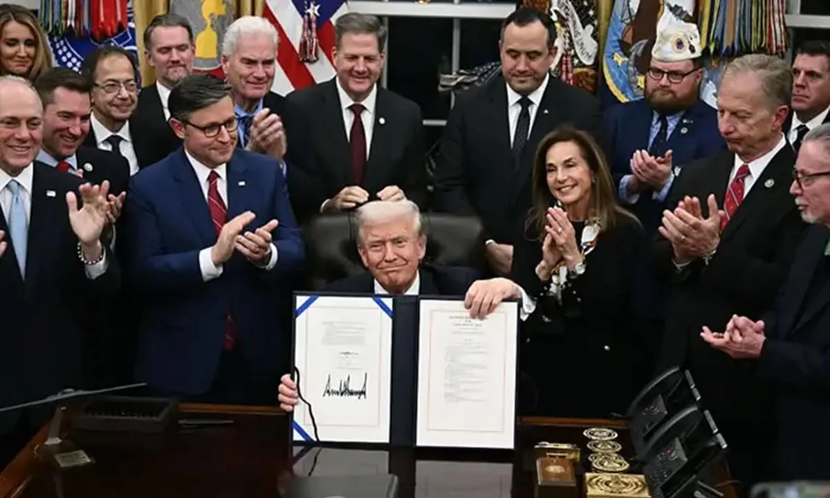 Τέλος στο ιστορικό «shutdown» των ΗΠΑ: Ο Τραμπ υπέγραψε τη χρηματοδότηση