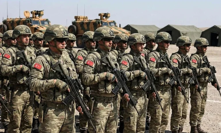 «Βόμβα» Μακρόν για την επόμενη μέρα: Τουρκικός στρατός στην Ουκρανία και το σχέδιο των «20»