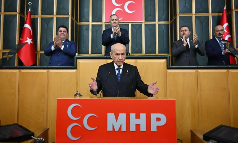 Μπαχτσελί κατά Πάπα: Το «κρυφό» σχέδιο πίσω από την επίσκεψη