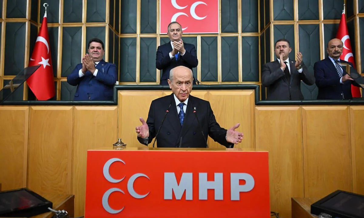 Ο ηγέτης του Κόμματος Εθνικιστικού Κινήματος Τουρκίας (MHP) Ντεβλέτ Μπαχτσελί μιλάει σε συνεδρίαση της κομματικής του ομάδας στη Μεγάλη Εθνοσυνέλευση της Τουρκίας στην Άγκυρα, στις 25 Νοεμβρίου 2025. (Φωτογραφία AA)