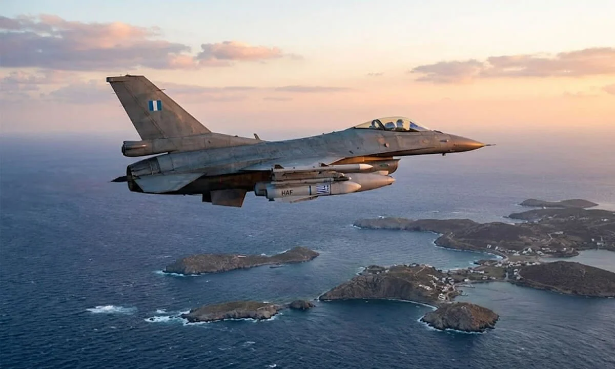 F-16 Viper πάνω από το Αιγαίο (φωτογραφία AI)