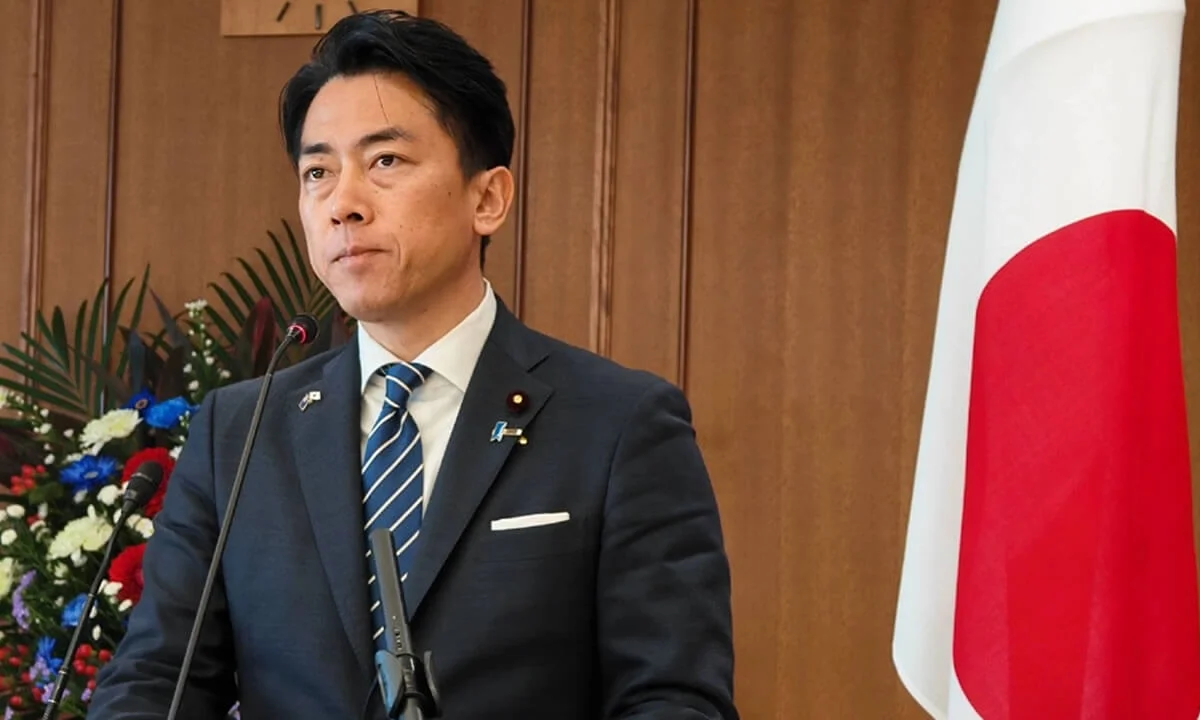 Ο υπουργός Άμυνας Σιντζίρο Κοϊζούμι μιλάει κατά τη διάρκεια συνέντευξης Τύπου με τον Αυστραλό ομόλογό του στο Υπουργείο Άμυνας στο Τόκιο την Κυριακή. | Φωτό: ΓΚΑΜΠΡΙΕΛ ΝΤΟΜΙΝΓΚΕΣ