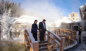 Κιμ Γιονγκ Ουν, συνοδευόμενος από την κόρη του Τζου Άε