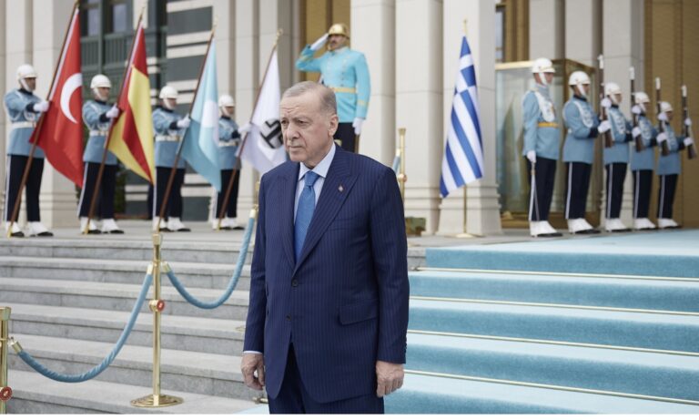 Αιφνίδιο άνοιγμα Ερντογάν στην Κίνα – Χωρίς βίζα οι πολίτες της από 2026