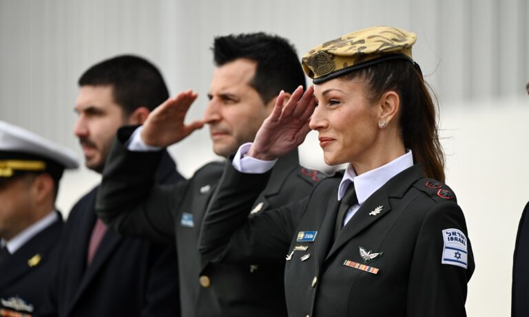 Ελλάδα και Ισραήλ χτίζουν νέα αμυντική ομπρέλα και η Τουρκία παρακολουθεί